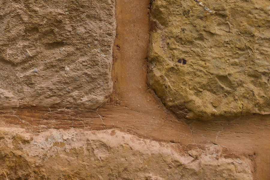 Photo 27436: Stone wall in brown and yellow colours