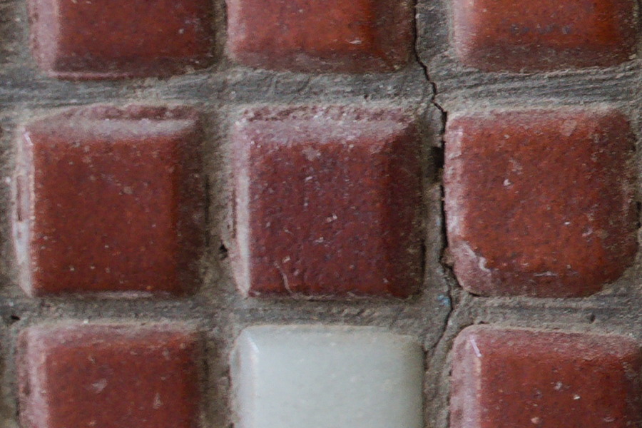 Photo 27504: Mosaic wall of small, red and white tiles